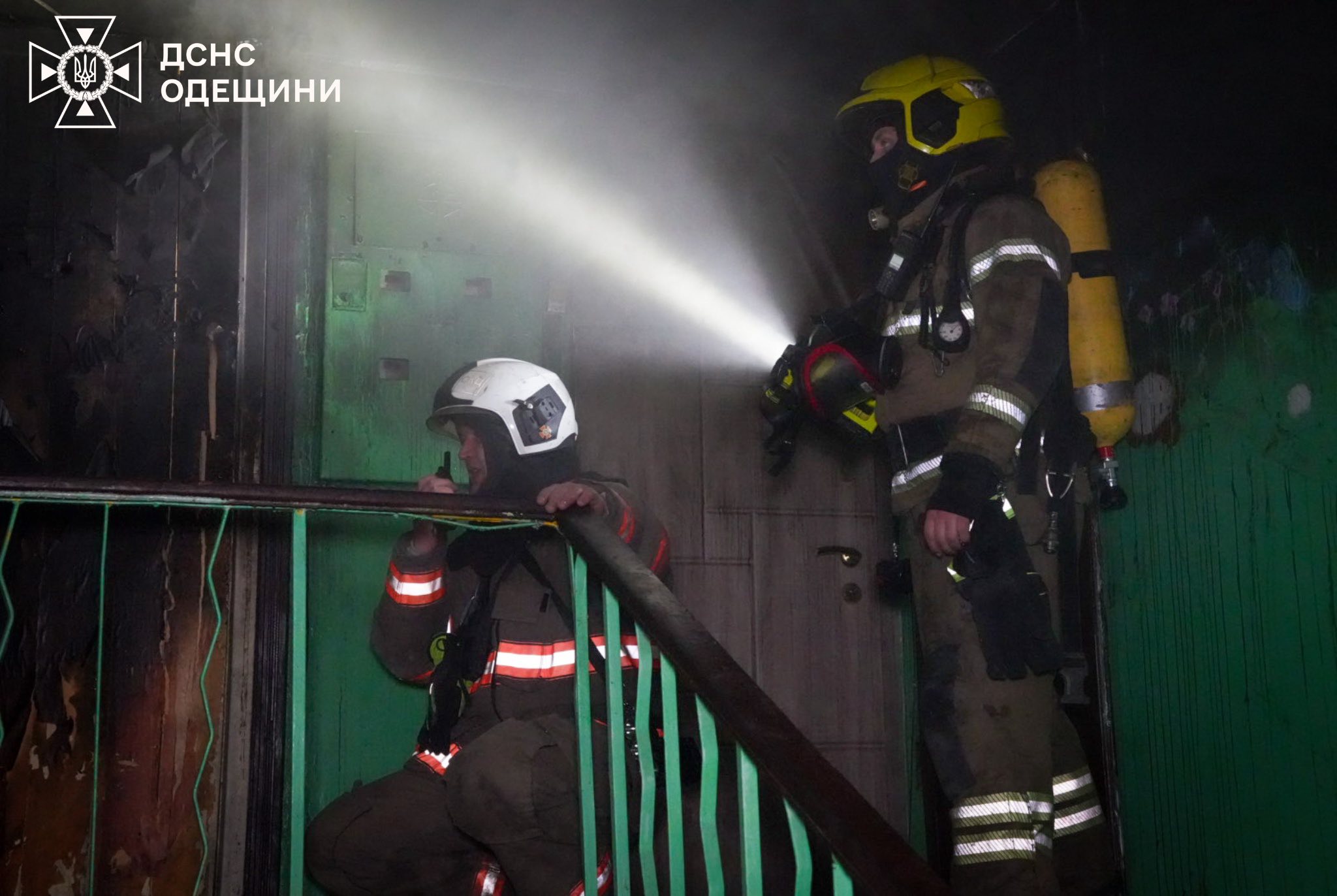 Одесса: в пятиэтажке на Черемушках ночью тушили пожар (фото, видео)