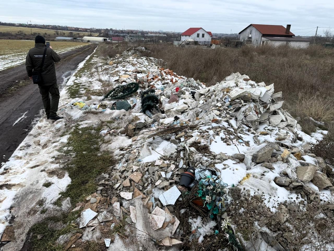В Одессе и Одесском районе выявили стихийные свалки (фото)
