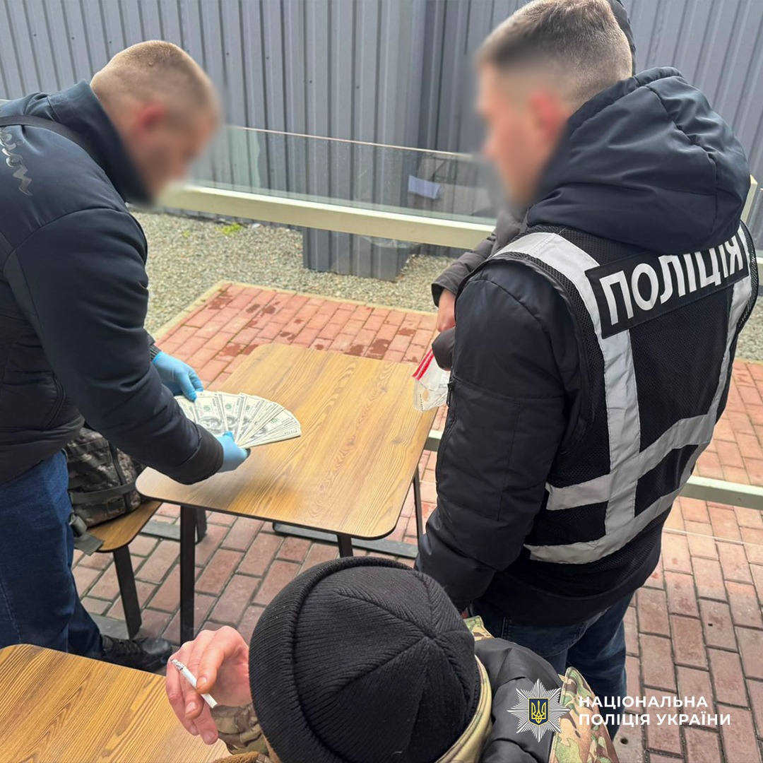 В Одессе задержали киевлянина, который за 10 тысяч долларов обещал «бронь» через трудоустройство в СБУ В Одессе задержали киевлянина, который за 10 тысяч долларов обещал «бронь» через трудоустройство в СБУ