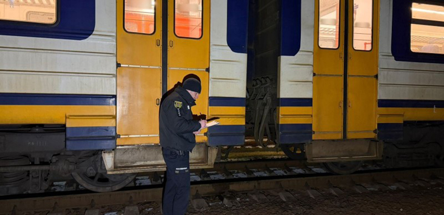 В Одессе девочка-подросток легла под поезд