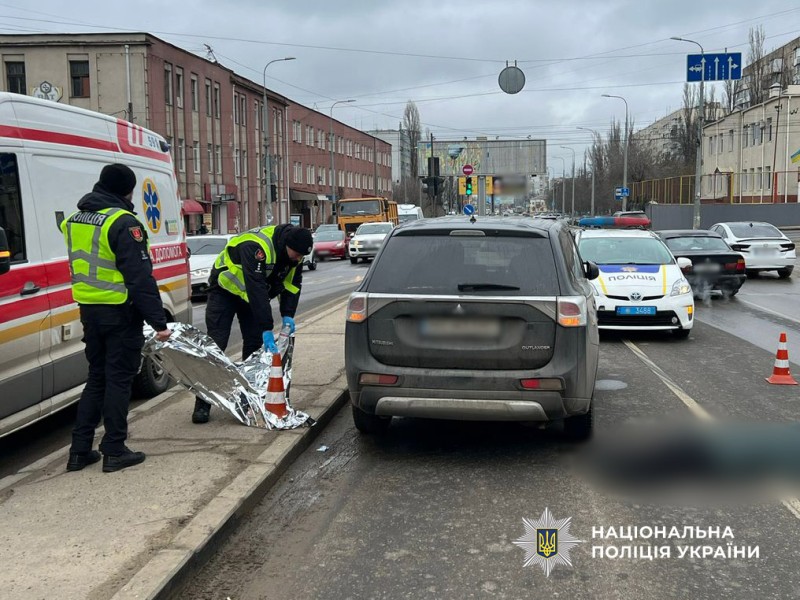 В Одесі на Балківській автомобіль на смерть збив жінку В Одесі на Балківській автомобіль на смерть збив жінку