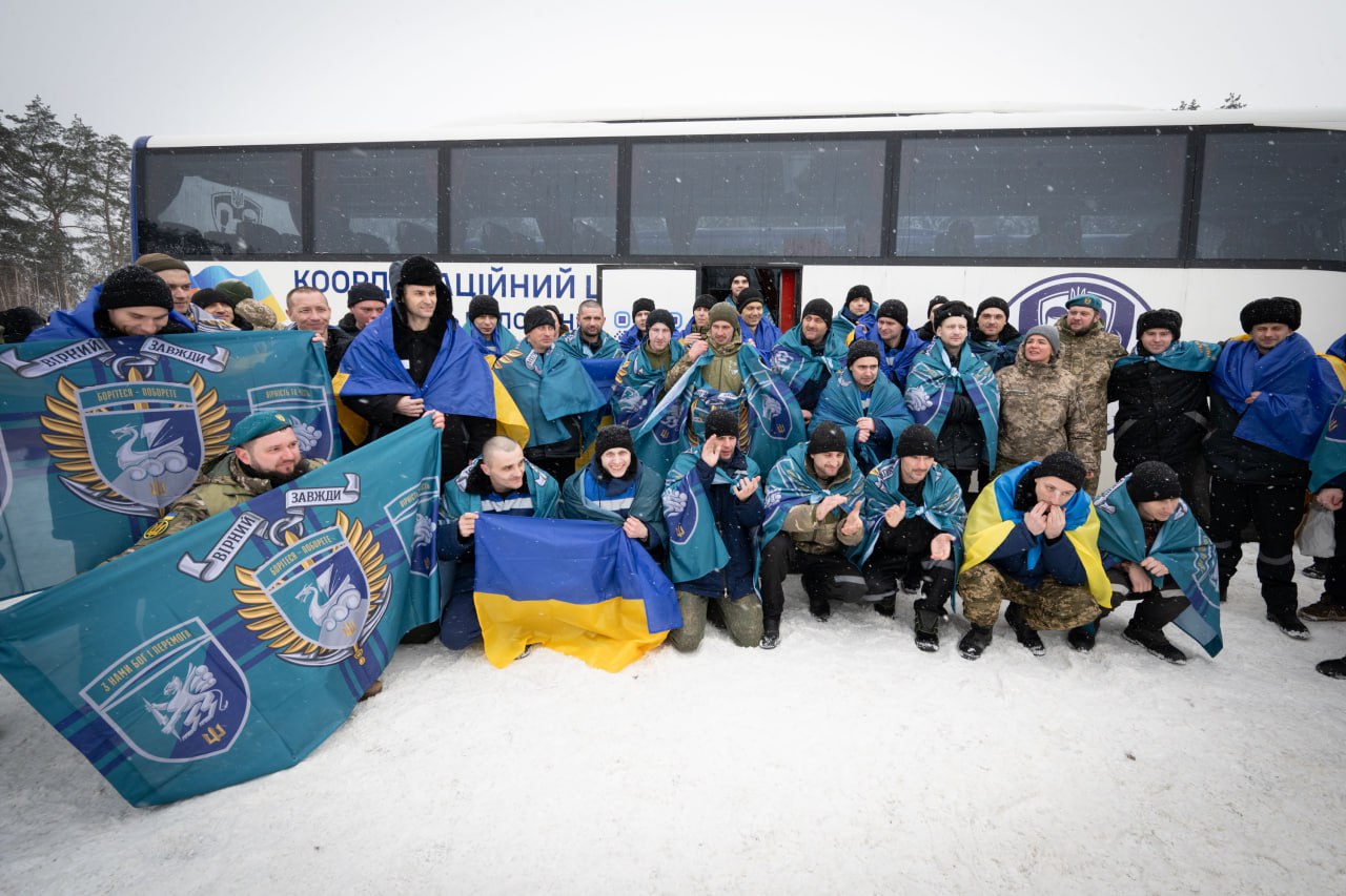 Україна повернула з неволі 150 військових та сімох цивільних