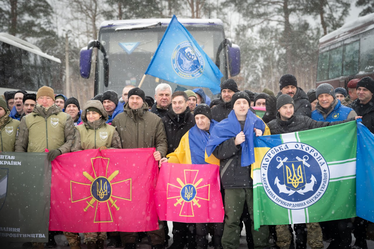 Україна повернула з неволі 150 військових та сімох цивільних