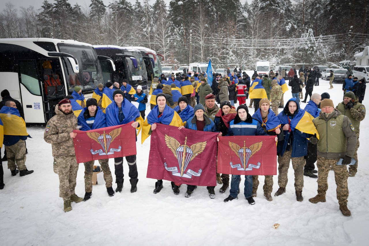 Україна повернула з неволі 150 військових та сімох цивільних