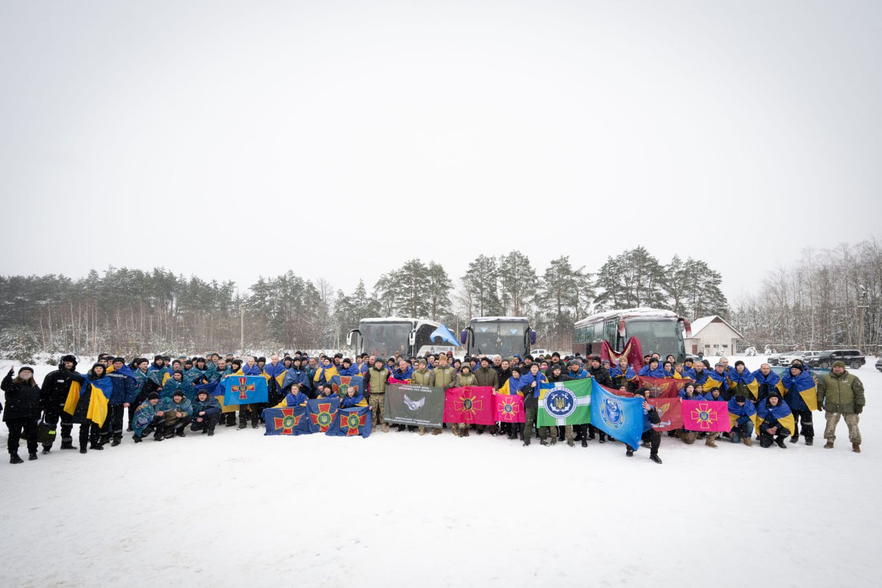 Україна повернула з неволі 150 військових та сімох цивільних