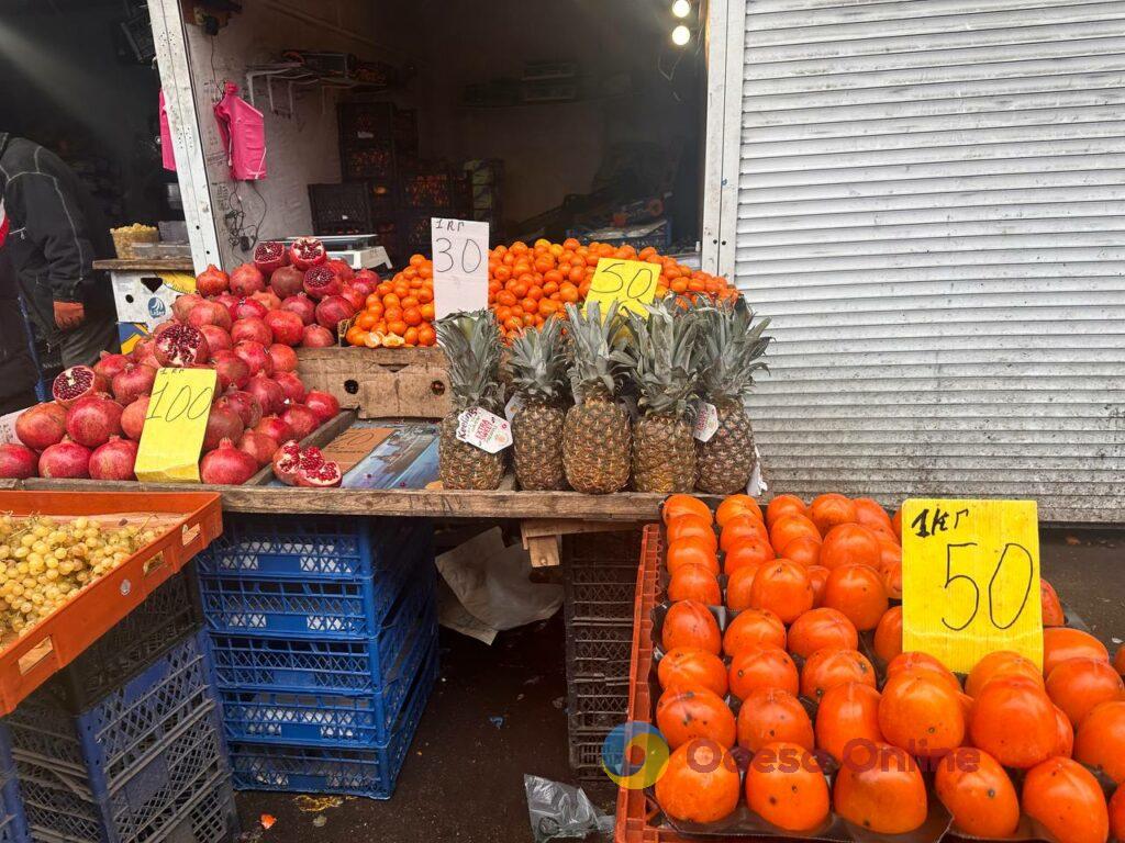 Гранат, батат та ребра: суботні ціни на одеському «Привозі»