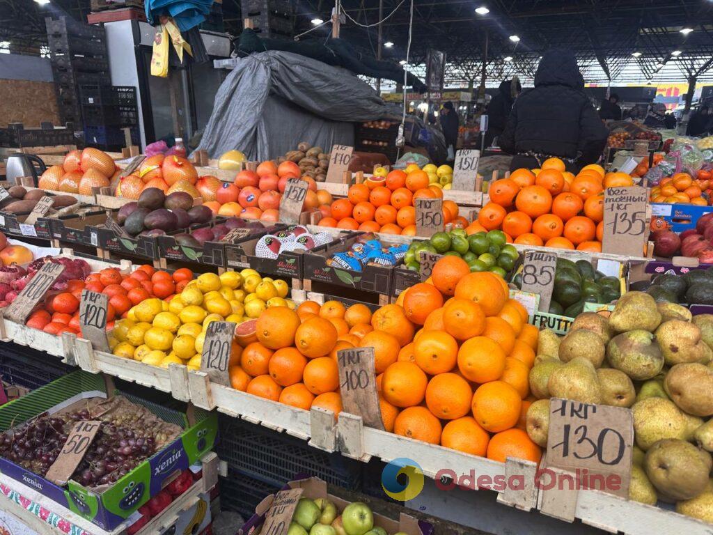 Гранат, батат та ребра: суботні ціни на одеському «Привозі»