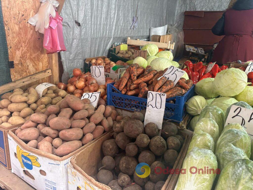 Гранат, батат та ребра: суботні ціни на одеському «Привозі»