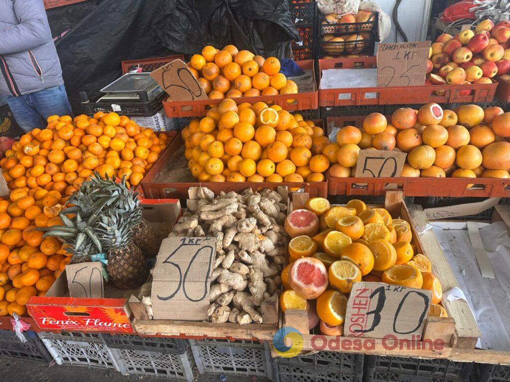 Гранат, батат та ребра: суботні ціни на одеському «Привозі»