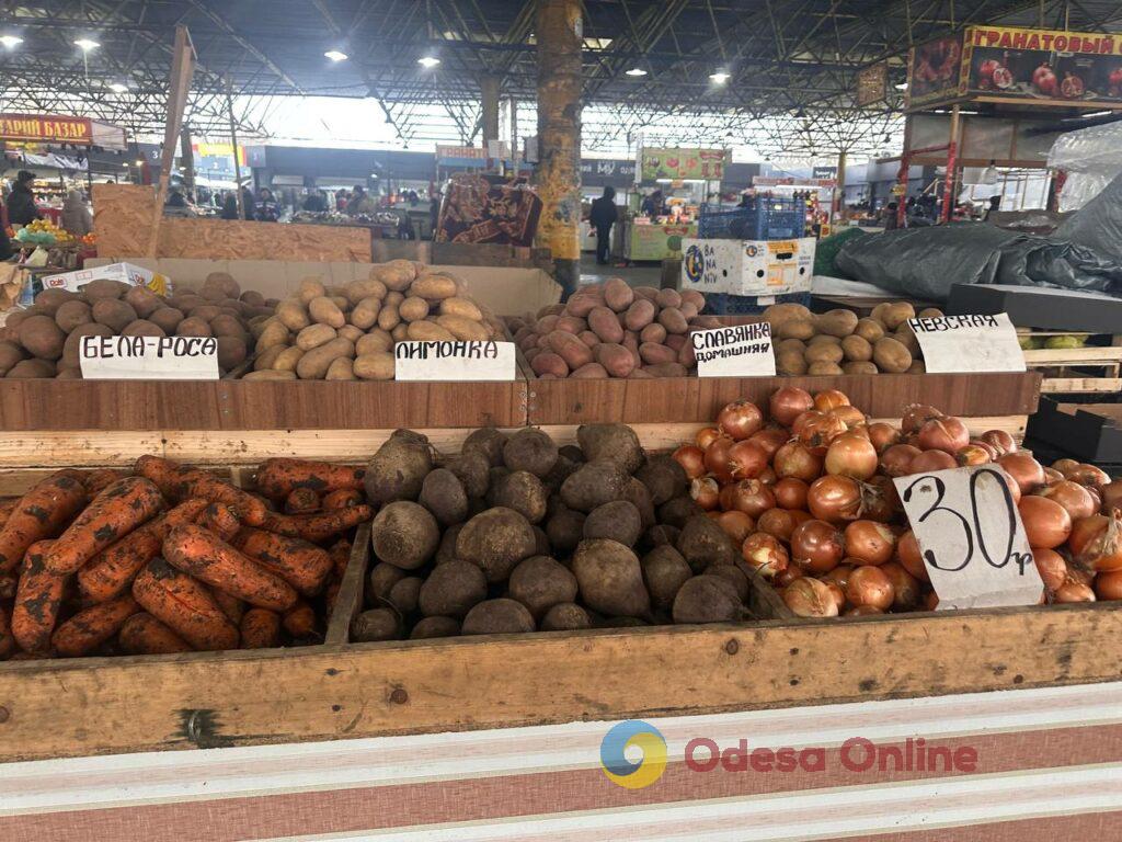 Гранат, батат та ребра: суботні ціни на одеському «Привозі»
