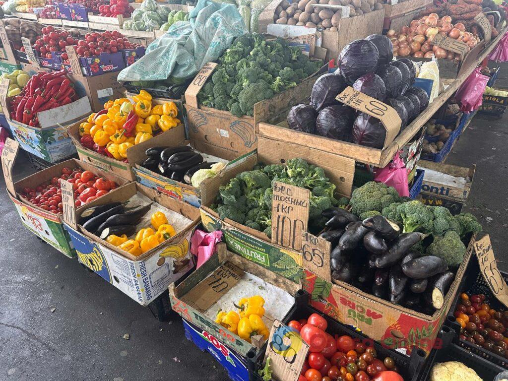 Гранат, батат та ребра: суботні ціни на одеському «Привозі»