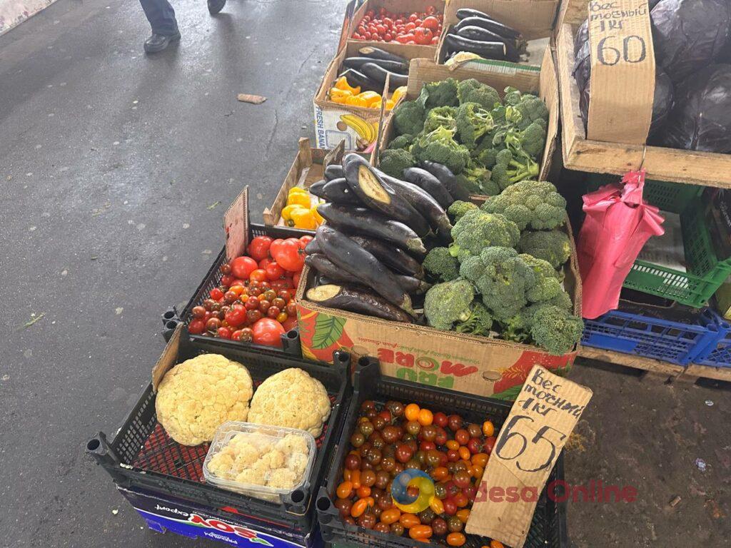 Гранат, батат та ребра: суботні ціни на одеському «Привозі»