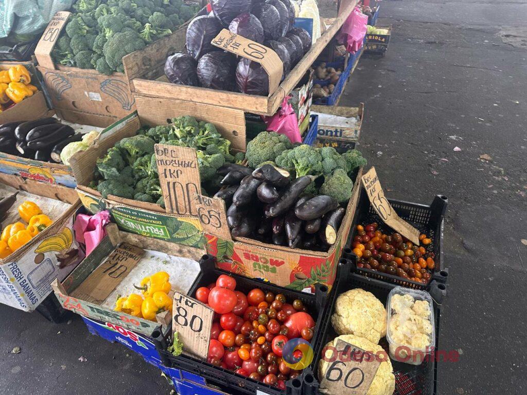 Гранат, батат та ребра: суботні ціни на одеському «Привозі»