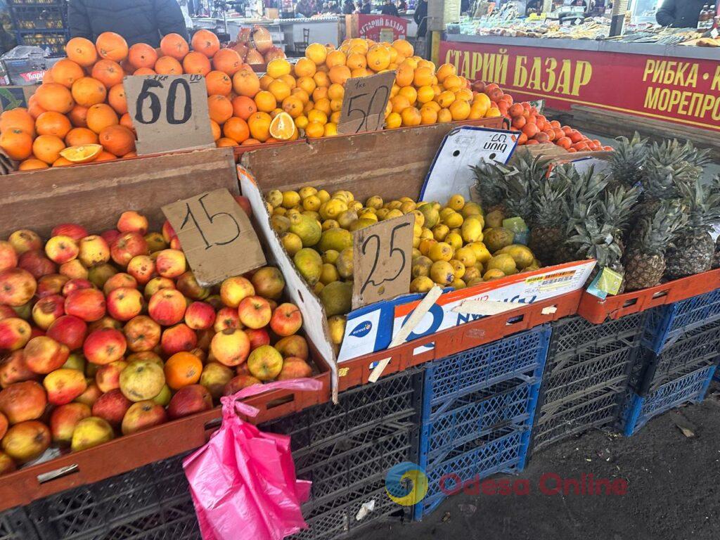 Гранат, батат та ребра: суботні ціни на одеському «Привозі»