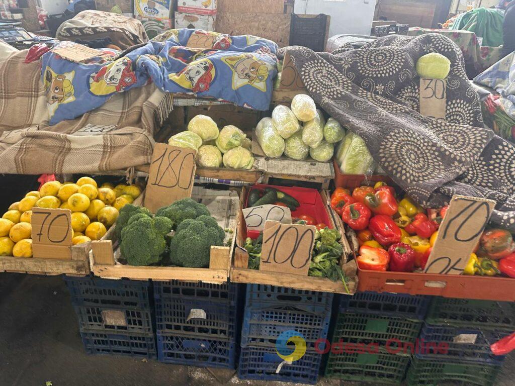 Гранат, батат та ребра: суботні ціни на одеському «Привозі»