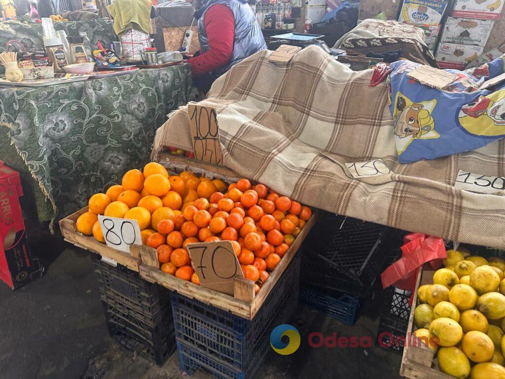 Гранат, батат та ребра: суботні ціни на одеському «Привозі»