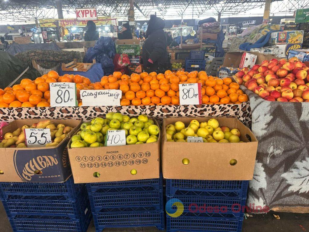 Гранат, батат та ребра: суботні ціни на одеському «Привозі»