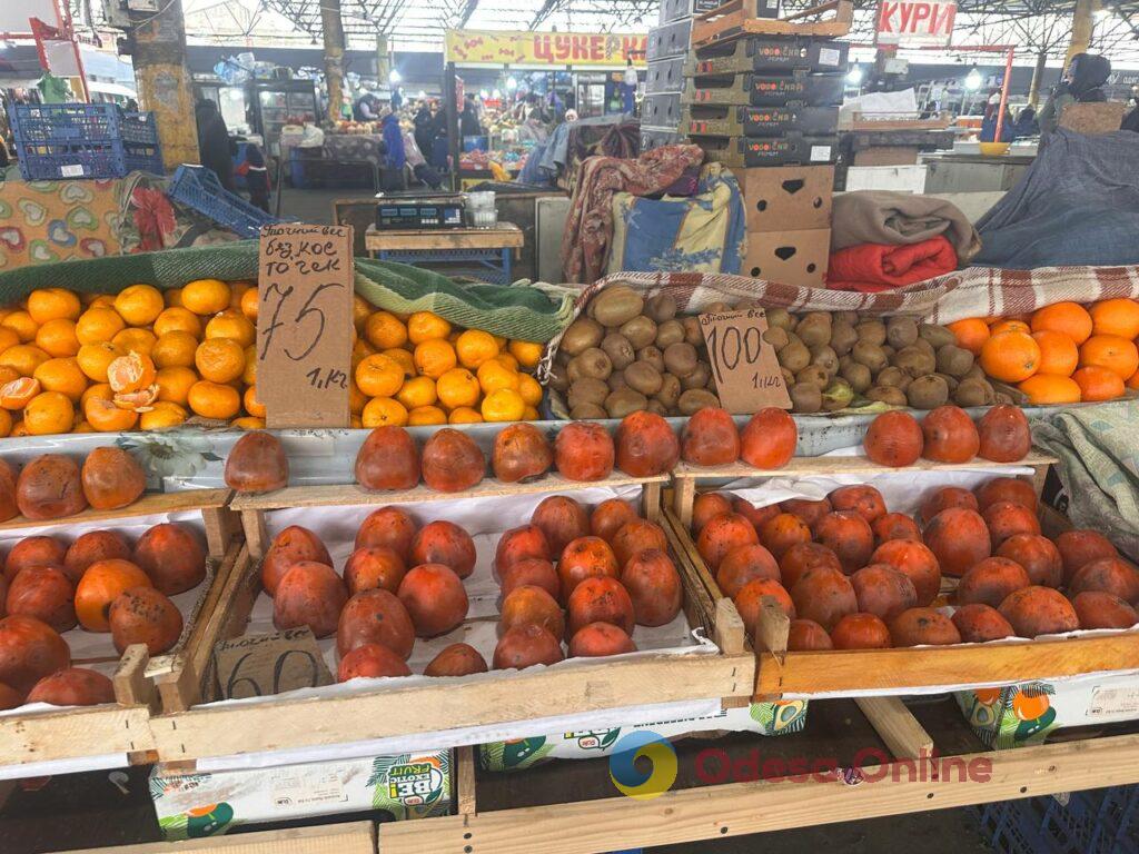 Гранат, батат та ребра: суботні ціни на одеському «Привозі»