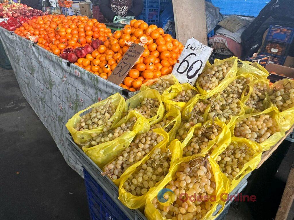 Гранат, батат та ребра: суботні ціни на одеському «Привозі»