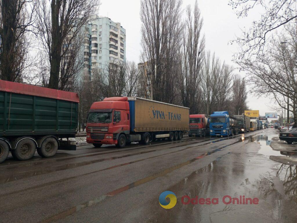 У Пересипському районі Одеси містяни перекрили дорогу через відсутність світла