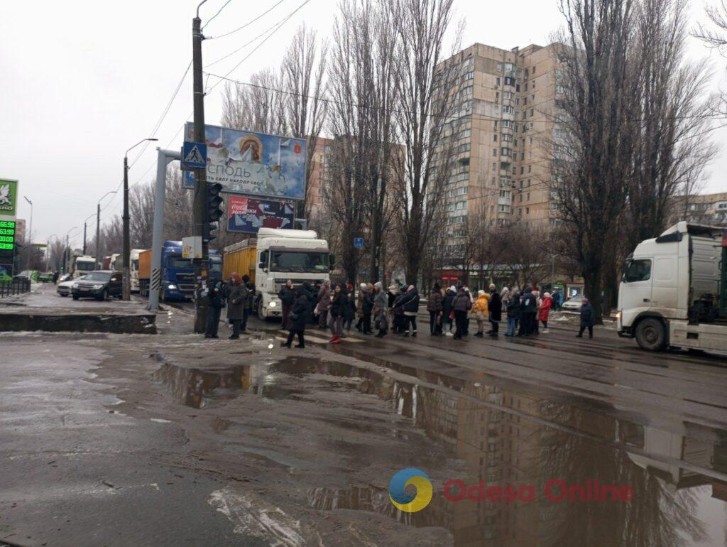 У Пересипському районі Одеси містяни перекрили дорогу через відсутність світла