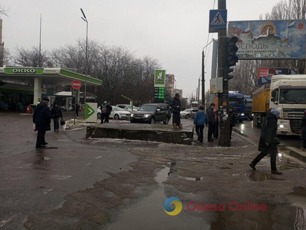 У Пересипському районі Одеси містяни перекрили дорогу через відсутність світла