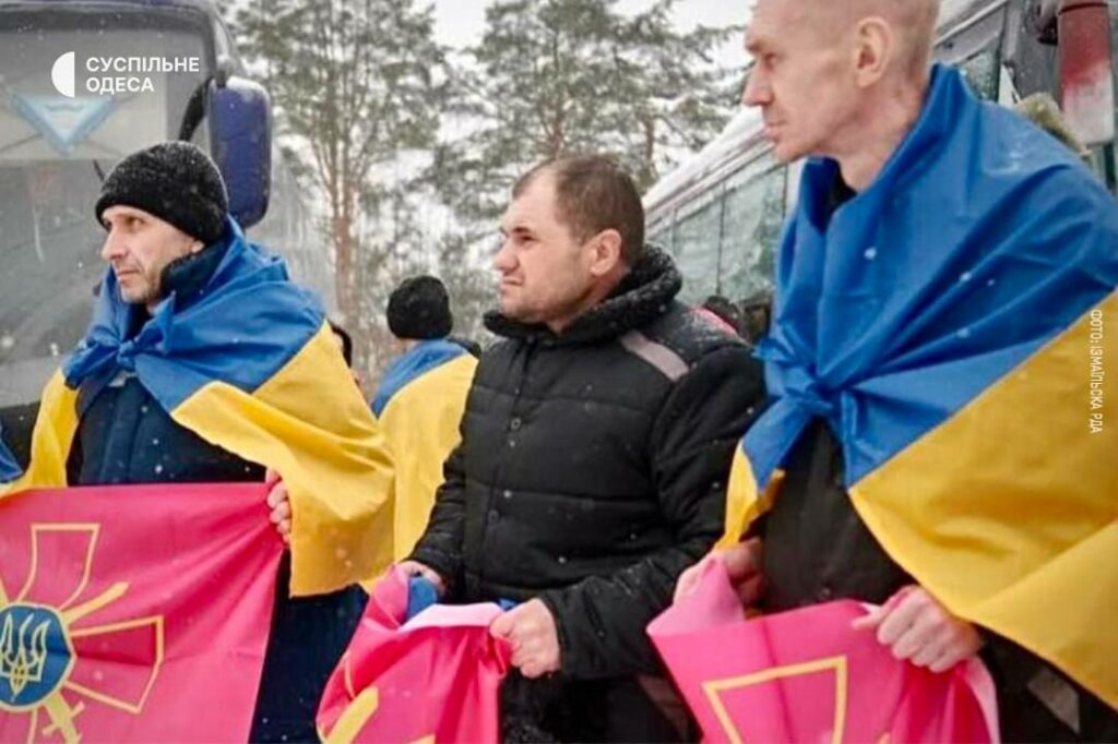 П’ятеро захисників з Одещини нарешті повернулися додому з російського полону