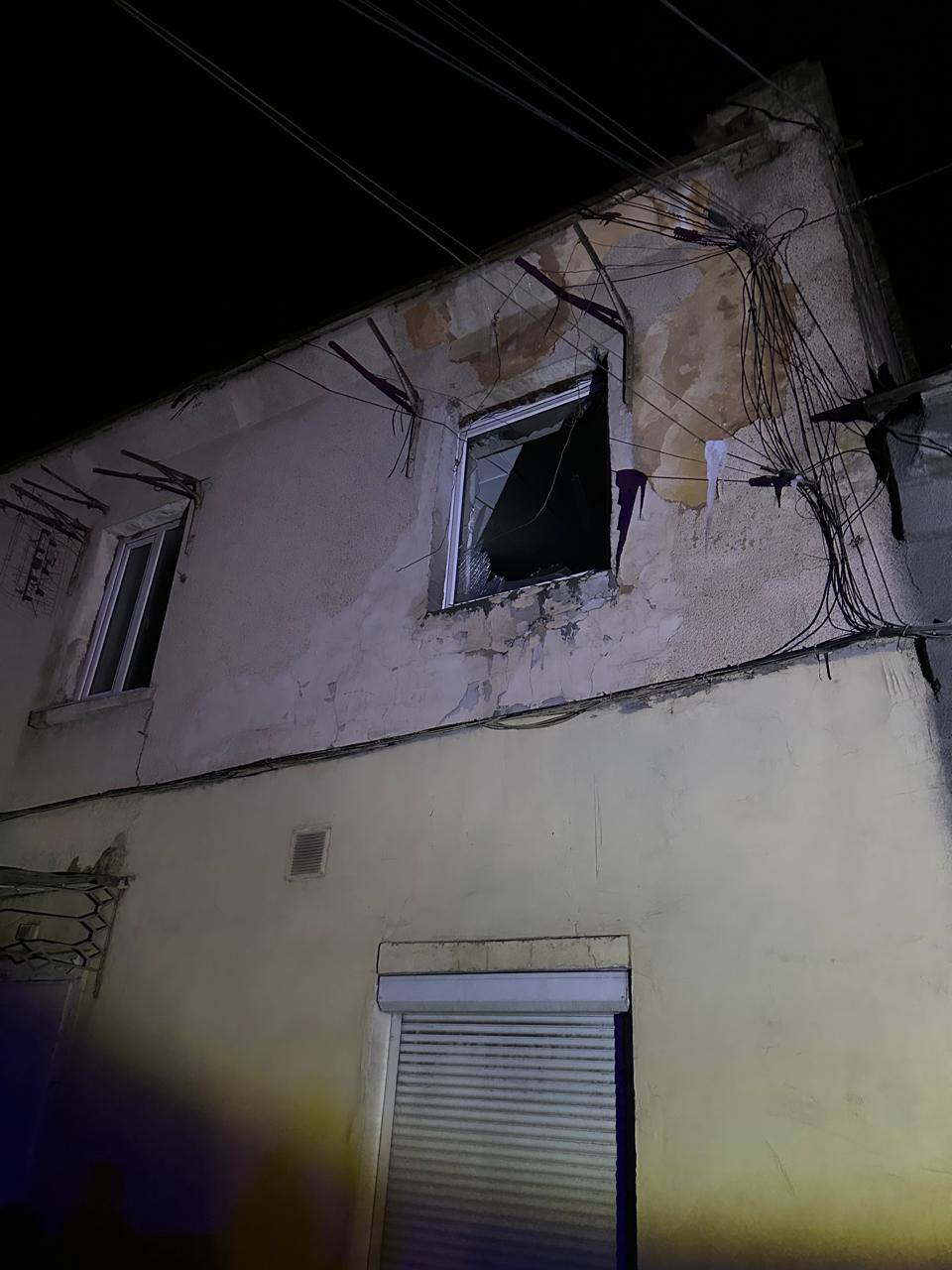 Вночі через масовану атаку РФ по Одесі пошкоджено промислове підприємство: в ДСНС показали світлини ліквідації пожежі