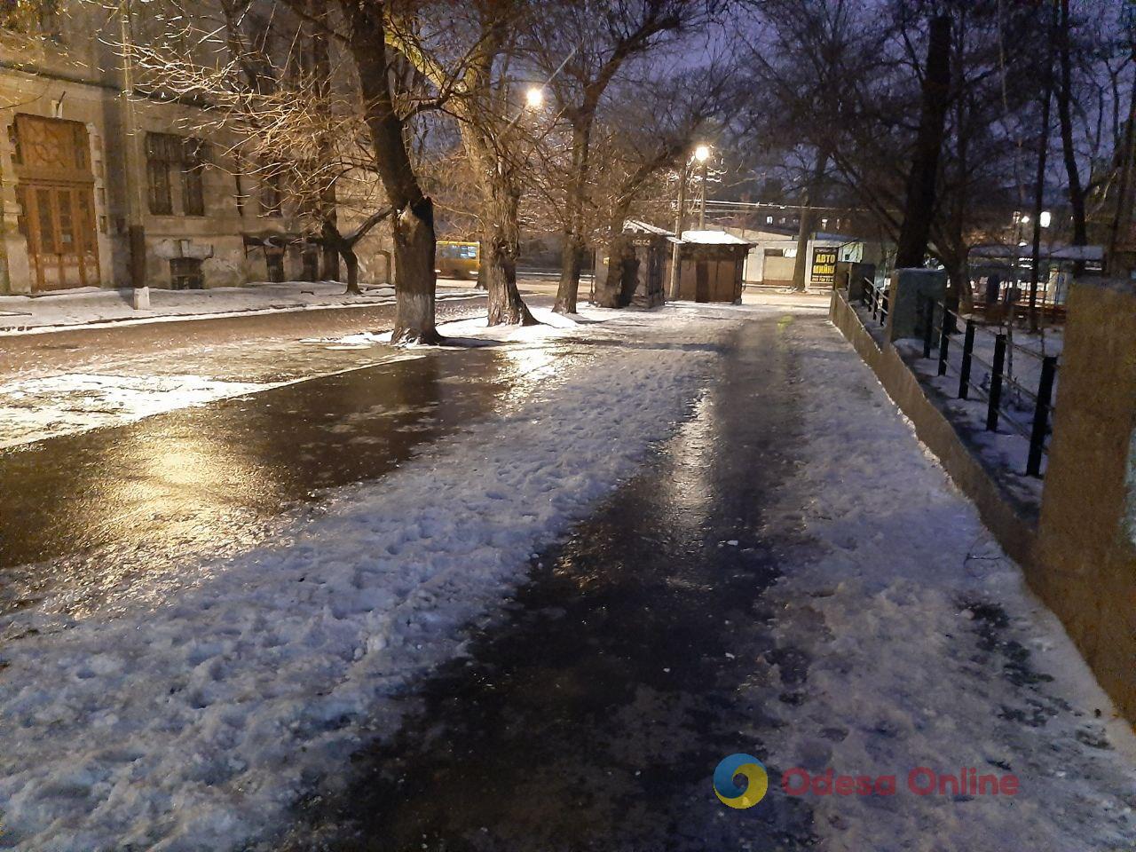 Фото тижня: ожеледиця в Одесі, наслідки ворожої атаки та перекриття дороги