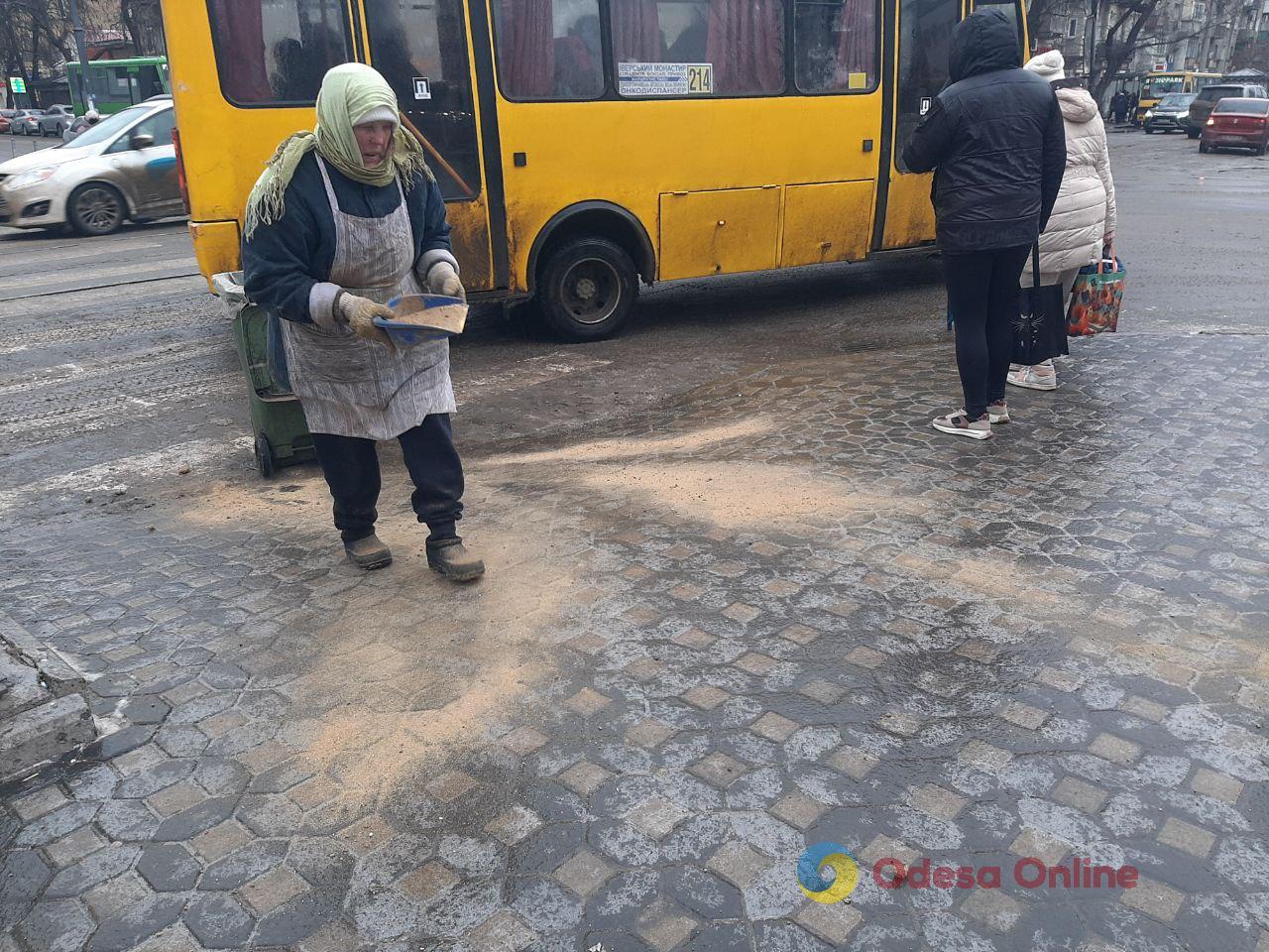 Фото тижня: ожеледиця в Одесі, наслідки ворожої атаки та перекриття дороги