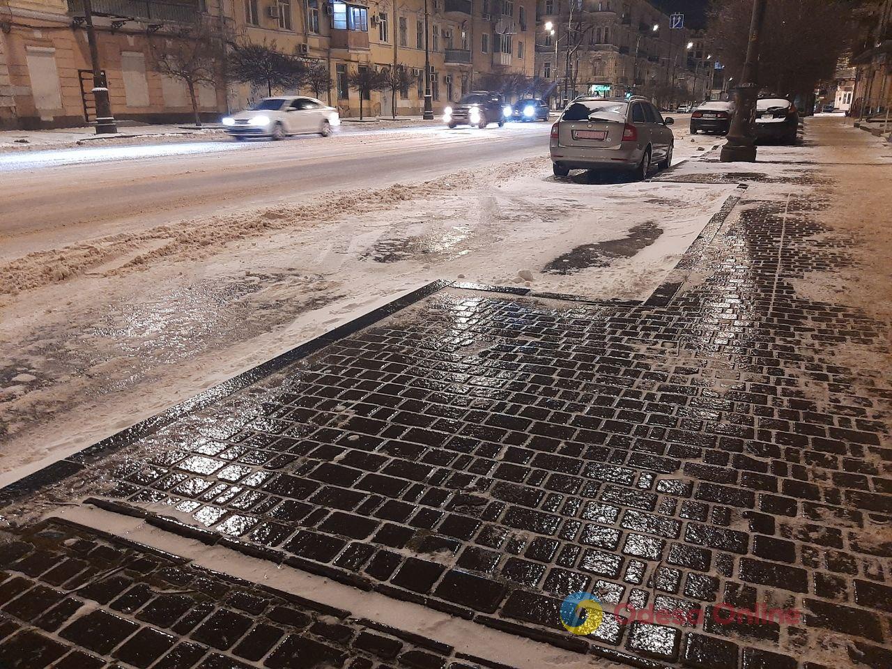 Фото тижня: ожеледиця в Одесі, наслідки ворожої атаки та перекриття дороги