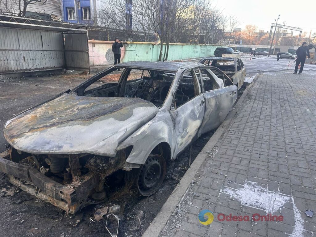 Нічний удар по житловому комплексу в Одесі: фоторепортаж з місця події