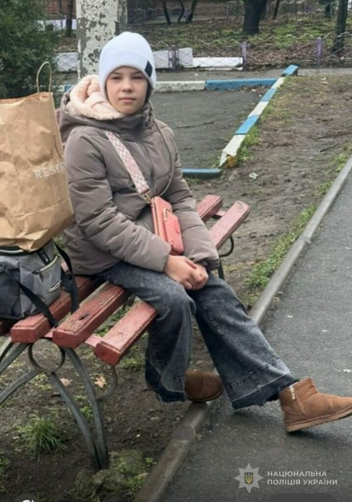 Пропала по дороге из Одессы в Черноморск: родственники разыскивают 12-летнюю девочку