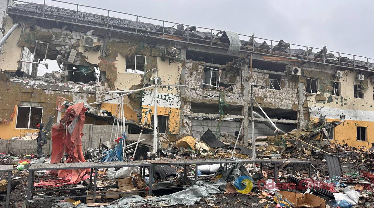 Наш кореспондент побував на місці масованої атаки в Одесі (фоторепортаж)