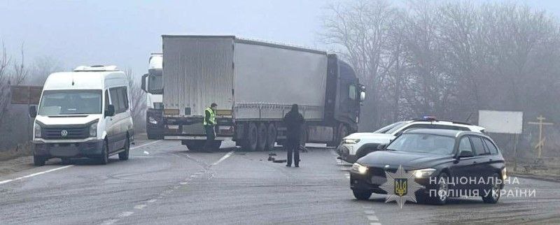 Масштабна ДТП на трасі Одеса — Рені: зіткнулися два авто та маршрутка Масштабна ДТП на трасі Одеса — Рені: зіткнулися два авто та маршрутка