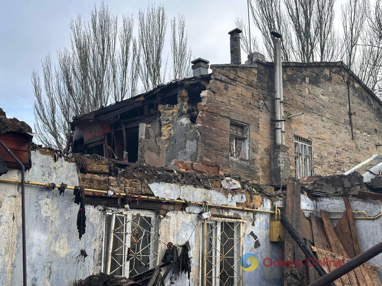 Зруйнований будинок, загинула жінка: репортаж з місця нічного удару по Одесі