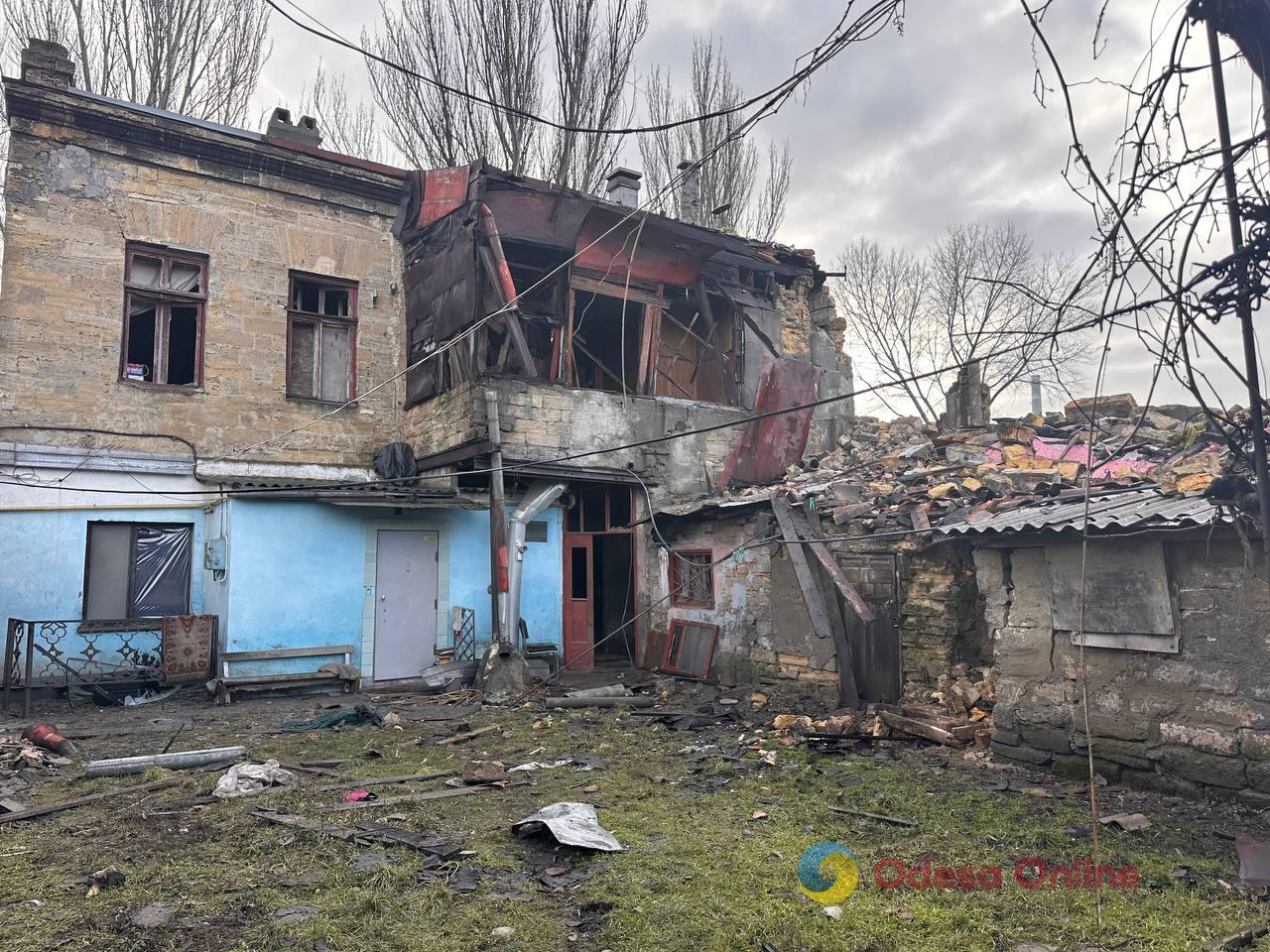 Зруйнований будинок, загинула жінка: репортаж з місця нічного удару по Одесі