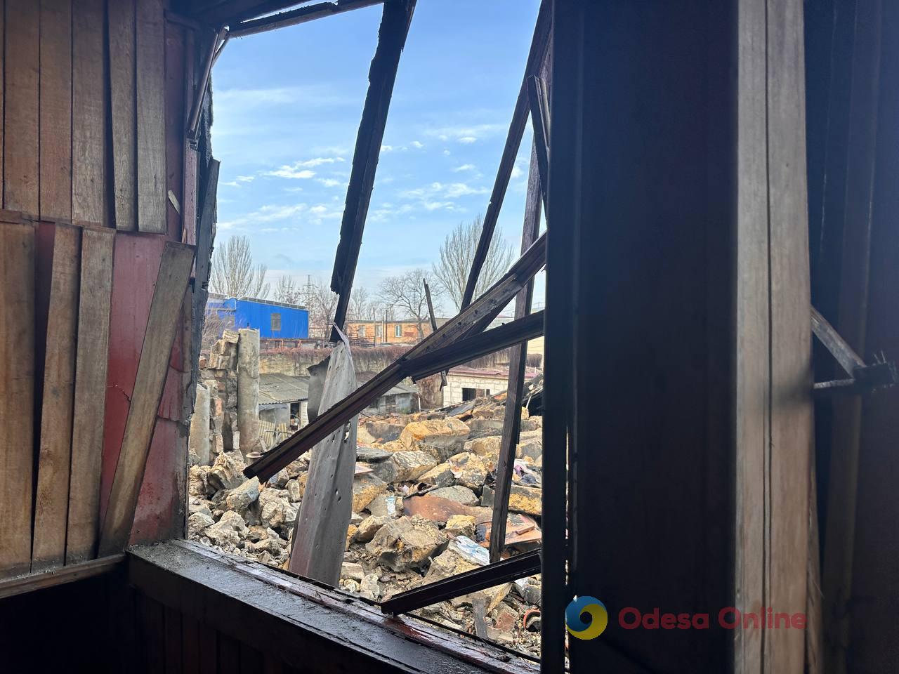 Разрушен дом, погибла женщина: репортаж с места ночного удара по Одессе