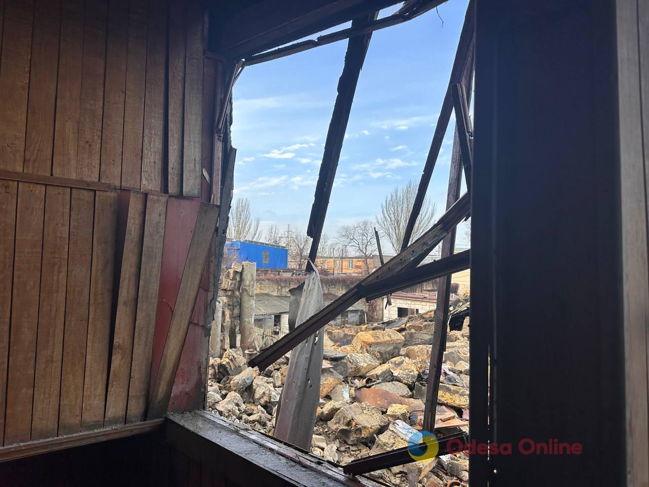 Зруйнований будинок, загинула жінка: репортаж з місця нічного удару по Одесі