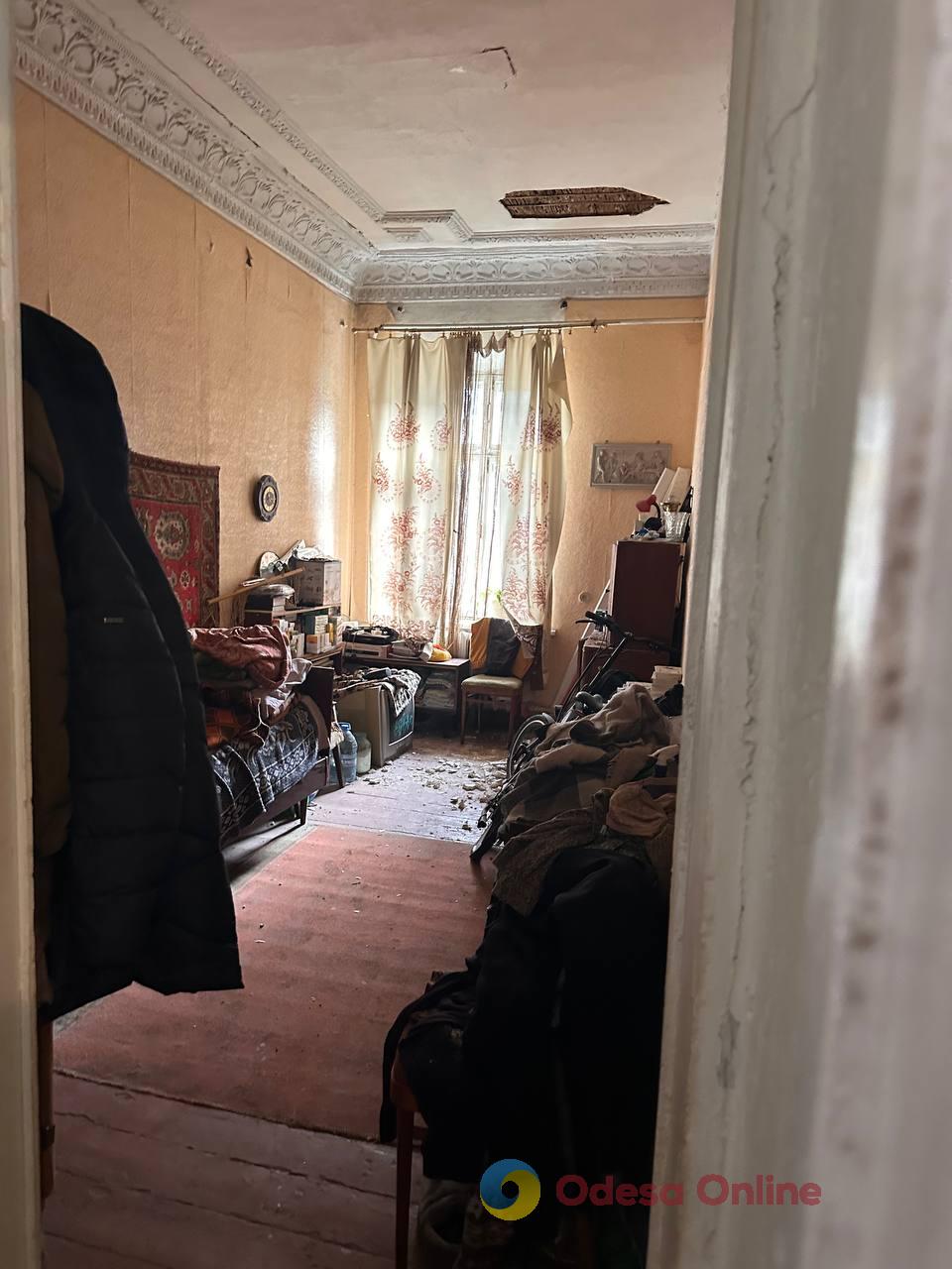 Зруйнований будинок, загинула жінка: репортаж з місця нічного удару по Одесі