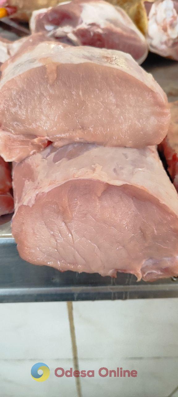 Красная капуста, яблоки и сало: субботние цены на одесском Привозе