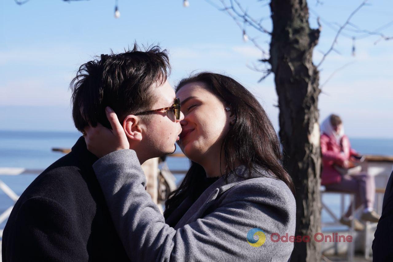 Наймасовіший поцілунок: в Одесі на узбережжі встановили національний рекорд