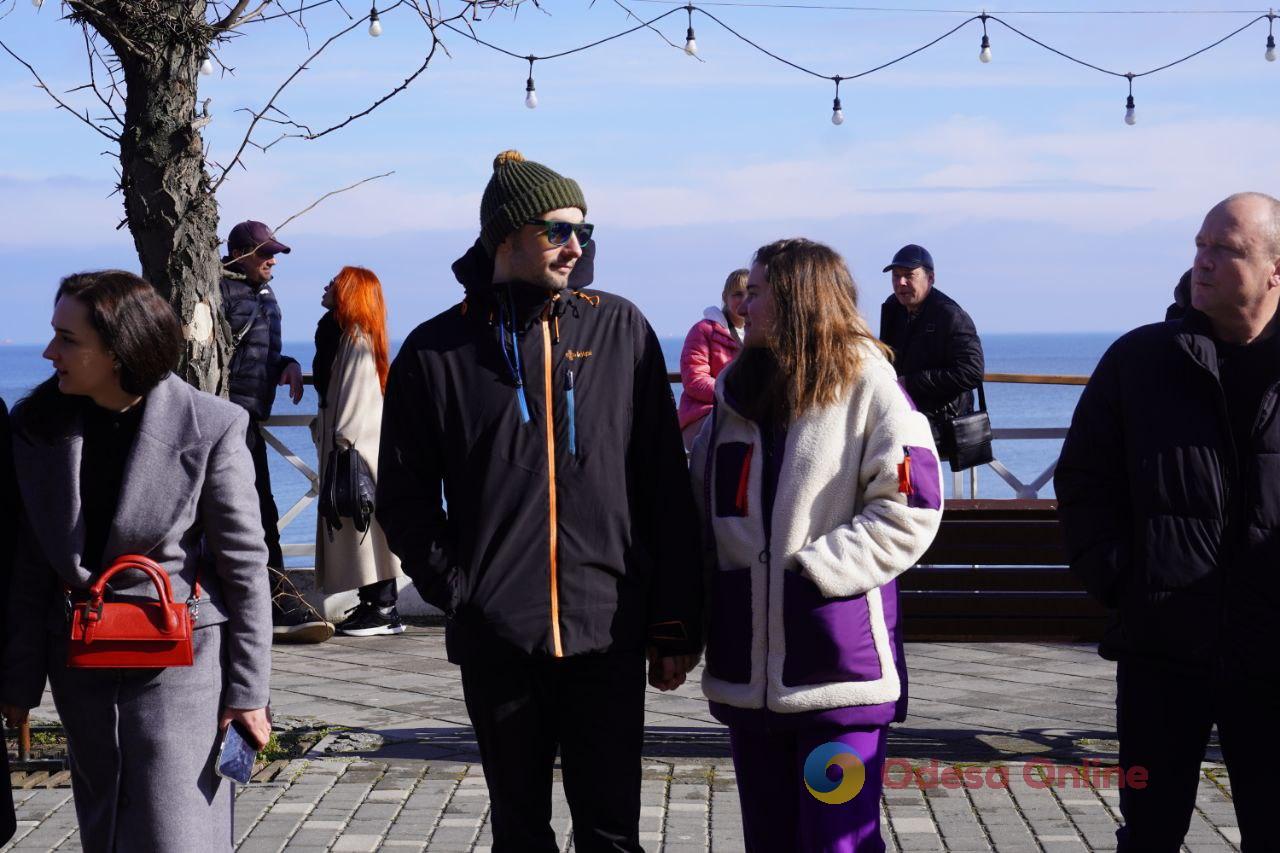 Наймасовіший поцілунок: в Одесі на узбережжі встановили національний рекорд