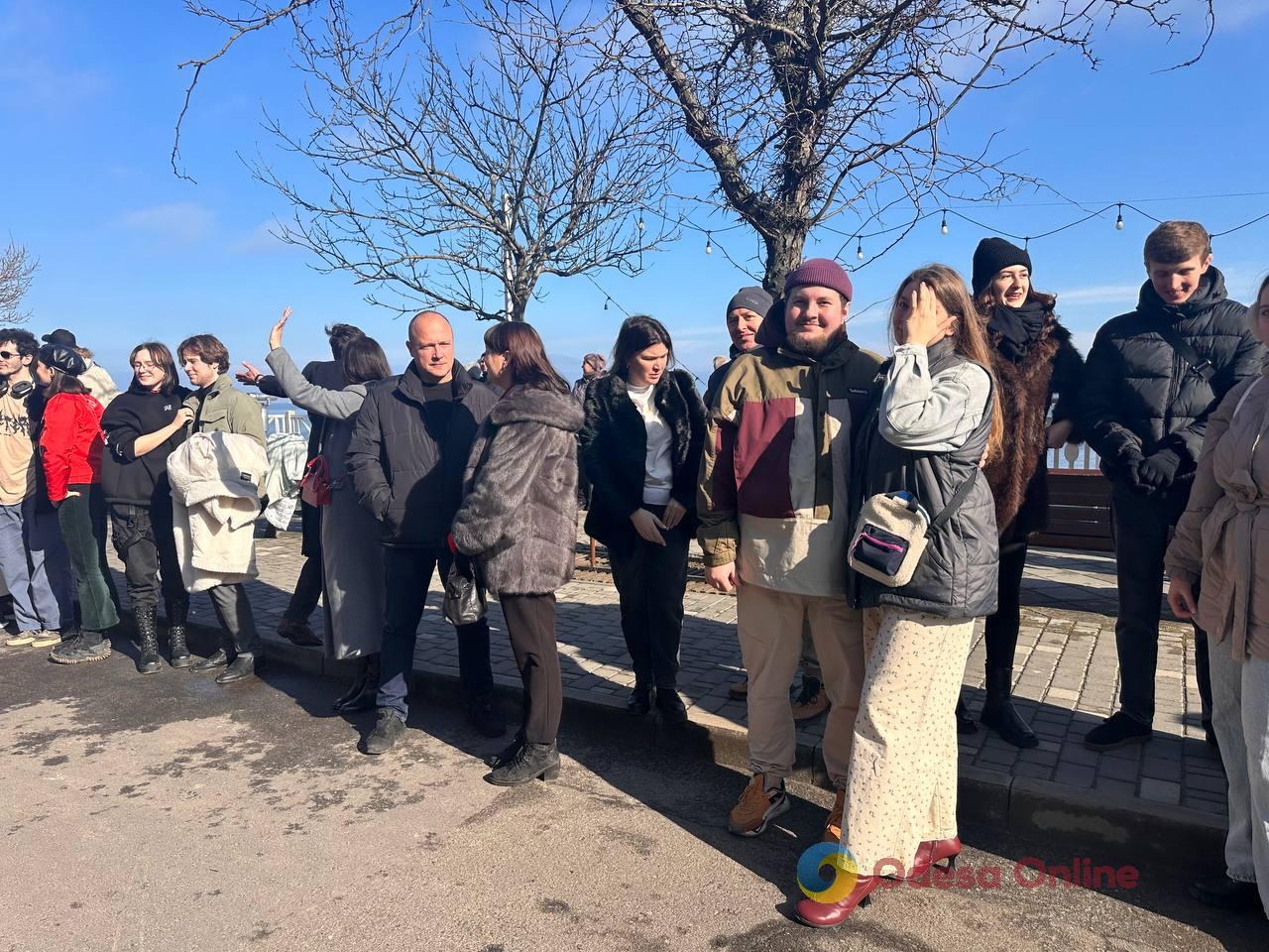 Наймасовіший поцілунок: в Одесі на узбережжі встановили національний рекорд