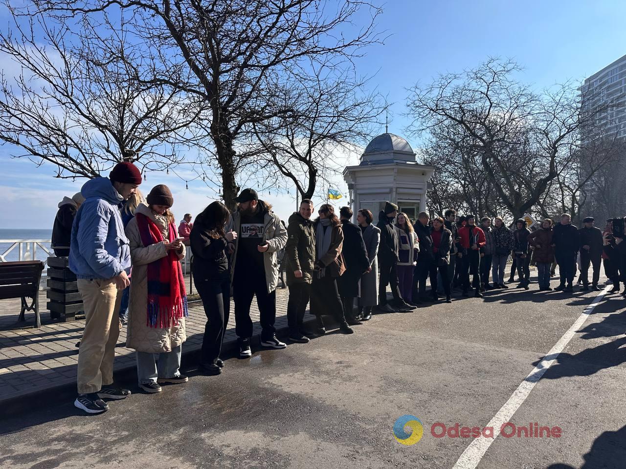 Наймасовіший поцілунок: в Одесі на узбережжі встановили національний рекорд