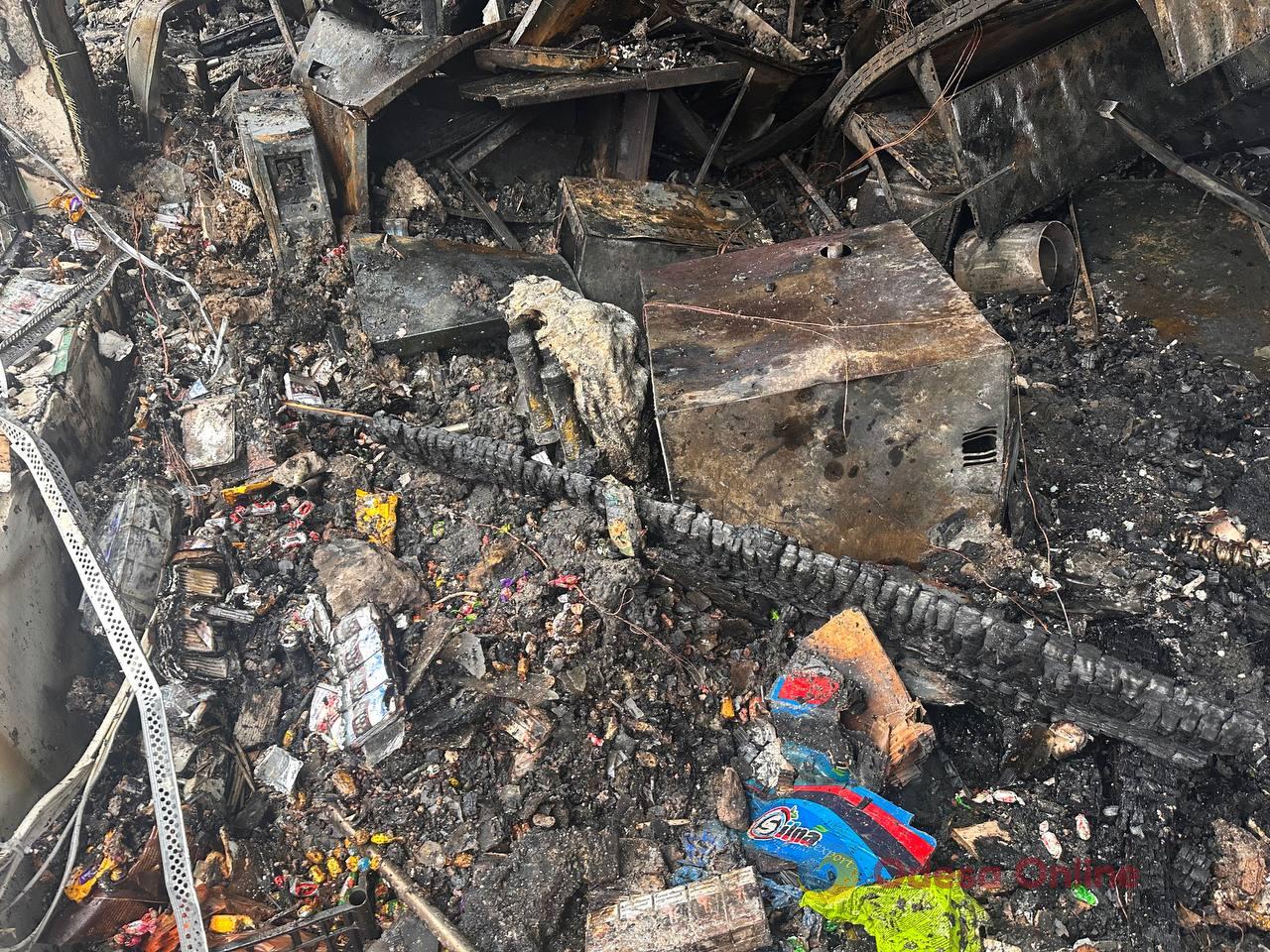 Пошкоджені багатоповерхівка, СТО й магазин: фоторепортаж з місць нічних атак по Одесі Пошкоджені багатоповерхівка, СТО й магазин: фоторепортаж з місць нічних атак по Одесі