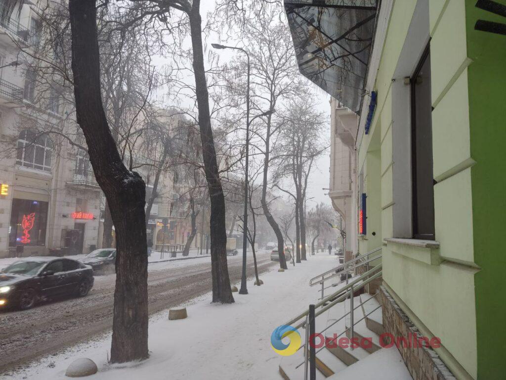 Одеса: снігопад змінив місто та його ритм (фоторепортаж)