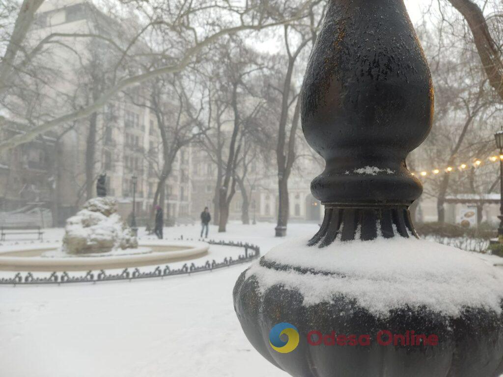 Одеса: снігопад змінив місто та його ритм (фоторепортаж)