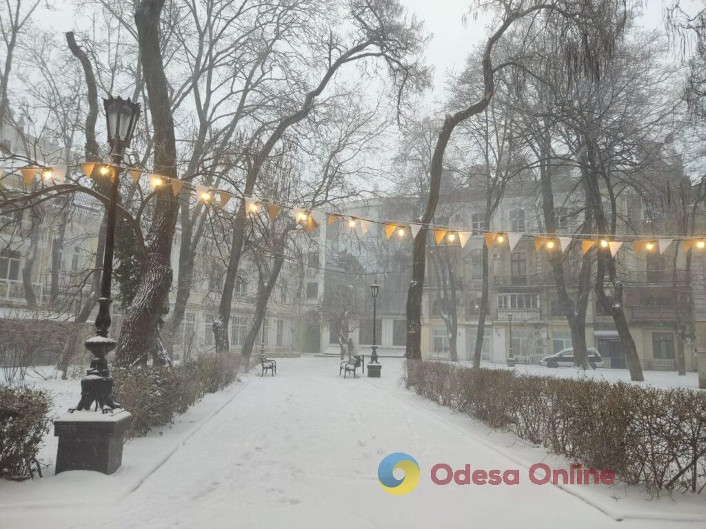 Одеса: снігопад змінив місто та його ритм (фоторепортаж)