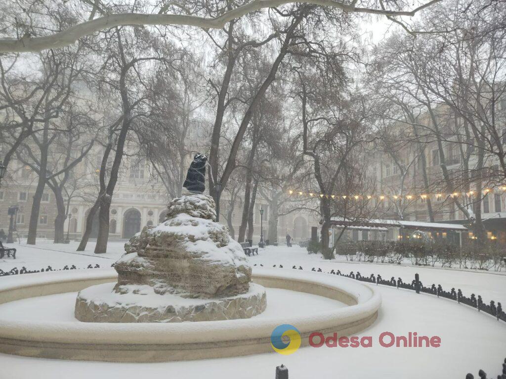 Одеса: снігопад змінив місто та його ритм (фоторепортаж)